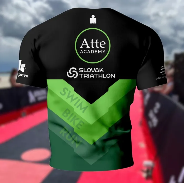 Členovia triatlónového klubu Atte ACADEMY