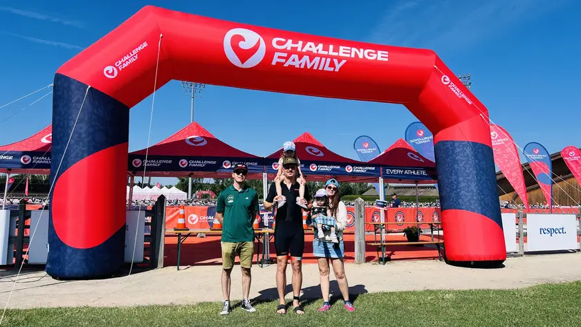 Členovia Atte ACADEMY pod štartovou bránou Challenge Family v Šamoríne